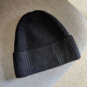 Aritzia wool beanie. Ribbed soft wool alpaca mix, black. Auxiliary